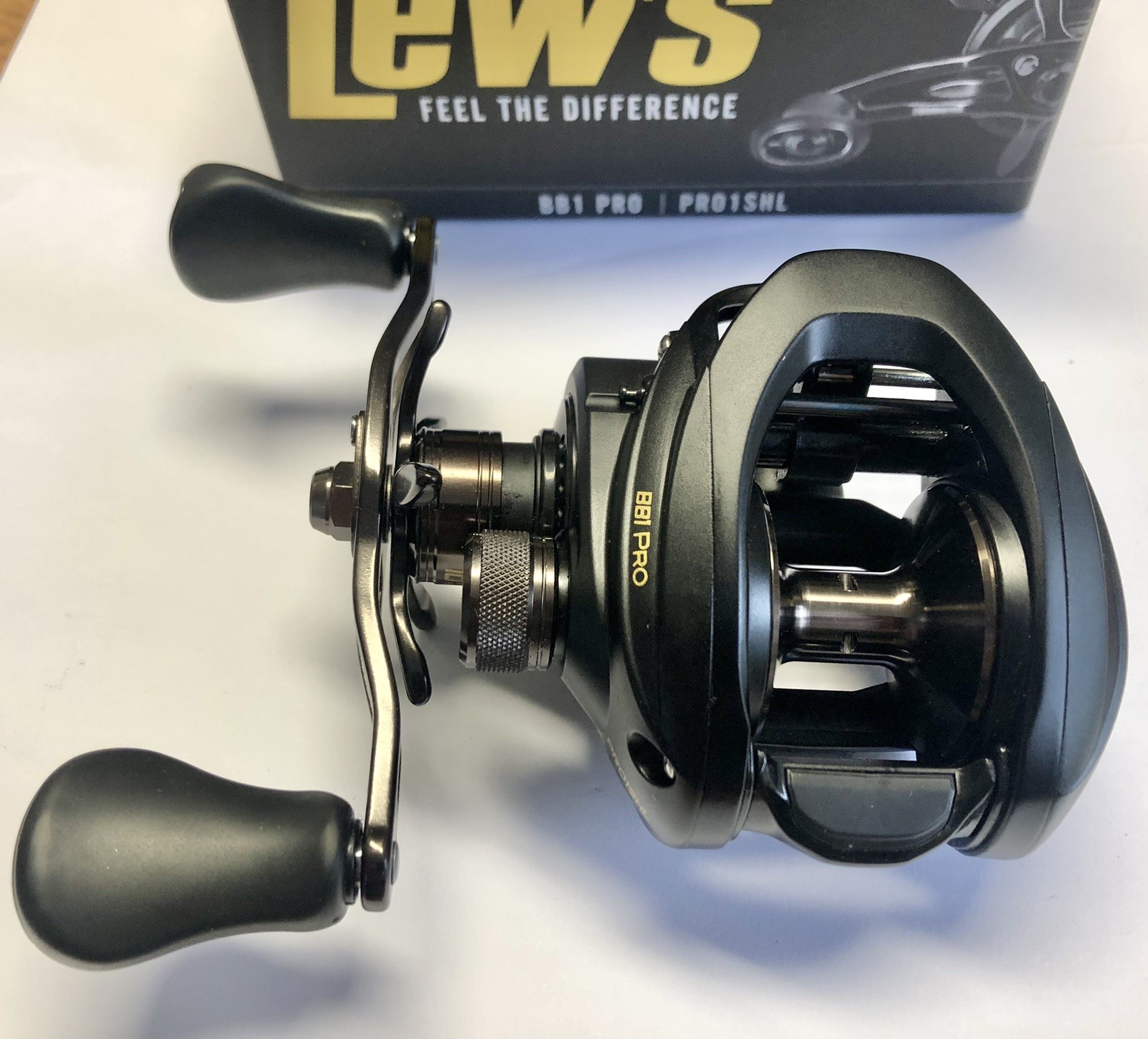LEW’S BB1 Pro (PRO1SHL) Baitcasting/Lure/Spinning Reel – Boxed Mint.