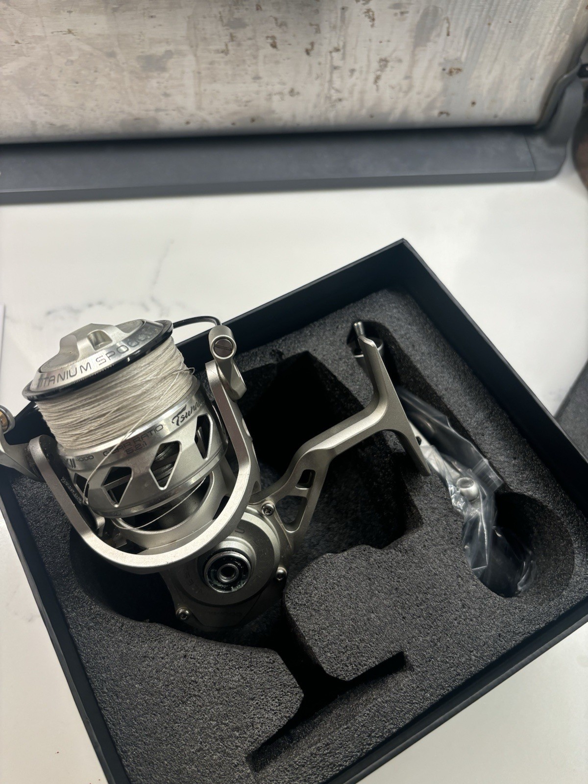 Tsunami SaltX II 4000 Spinning Reel Spinning Drag Titanium Silver/Black