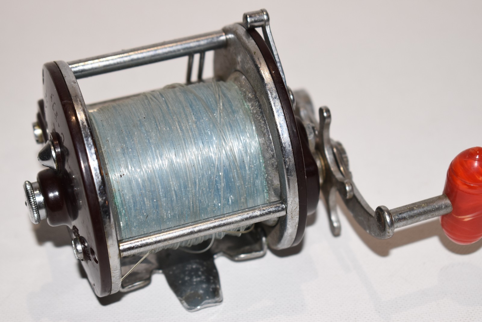 Vintage PENN PEER 209 Fishing Reel w/Red Handle Bait Casting Reel