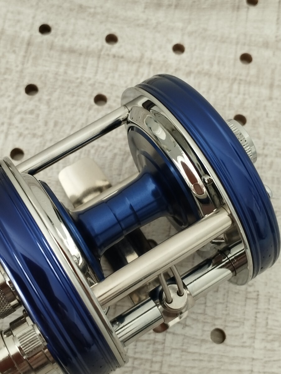 《205RU74982》ABU Ambassadeur 5500C Midnight Blue