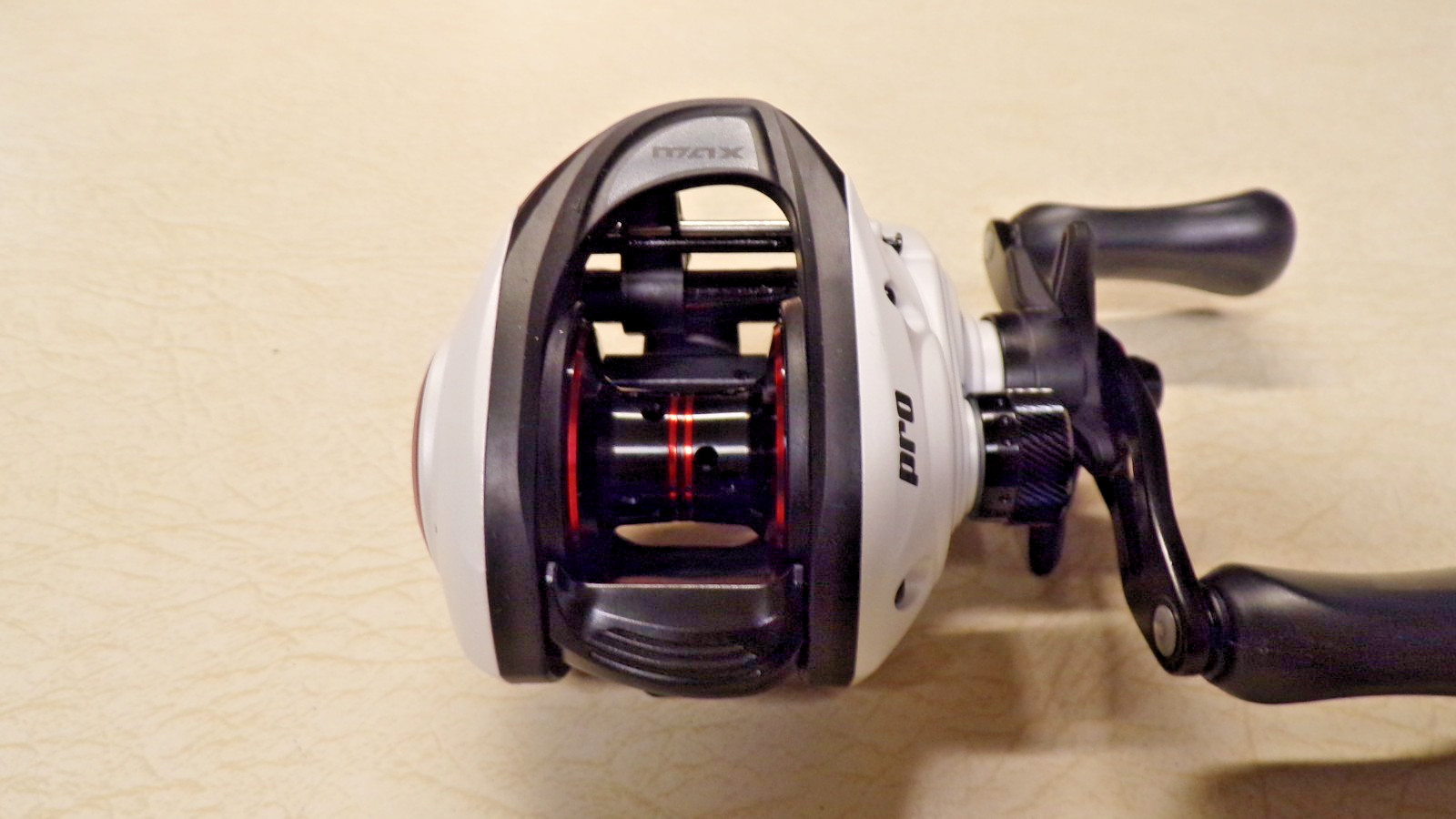 NEW – ABU GARCIA AMBASSADEUR MAX PRO REEL – 7:5:1 GEAR RATIO – 9 BALL BEARING.