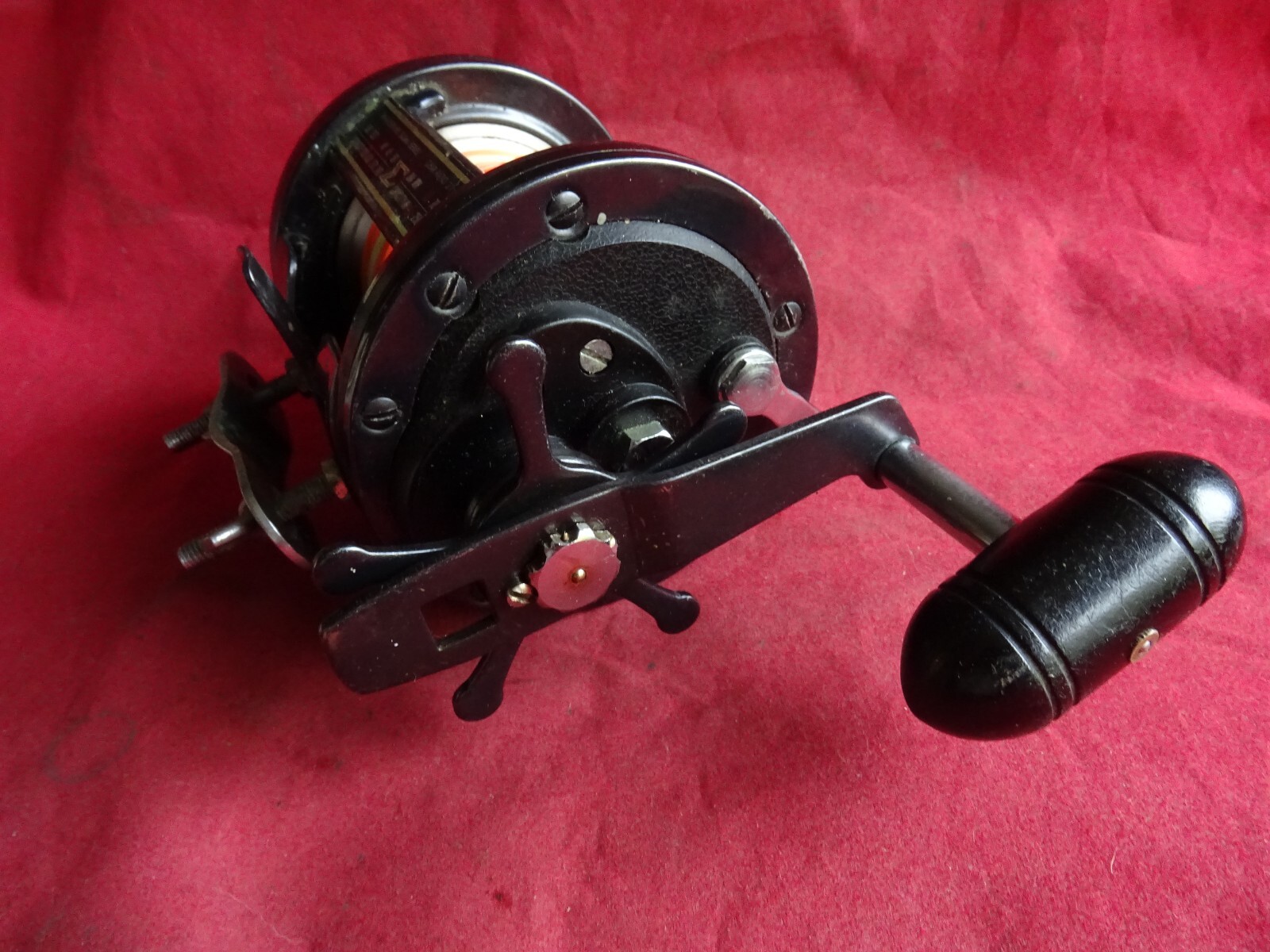 A GOOD VINTAGE USEABLE SHAKESPEARE SIGMA BOAT FISHING MULTIPLIER MODEL 2951-365