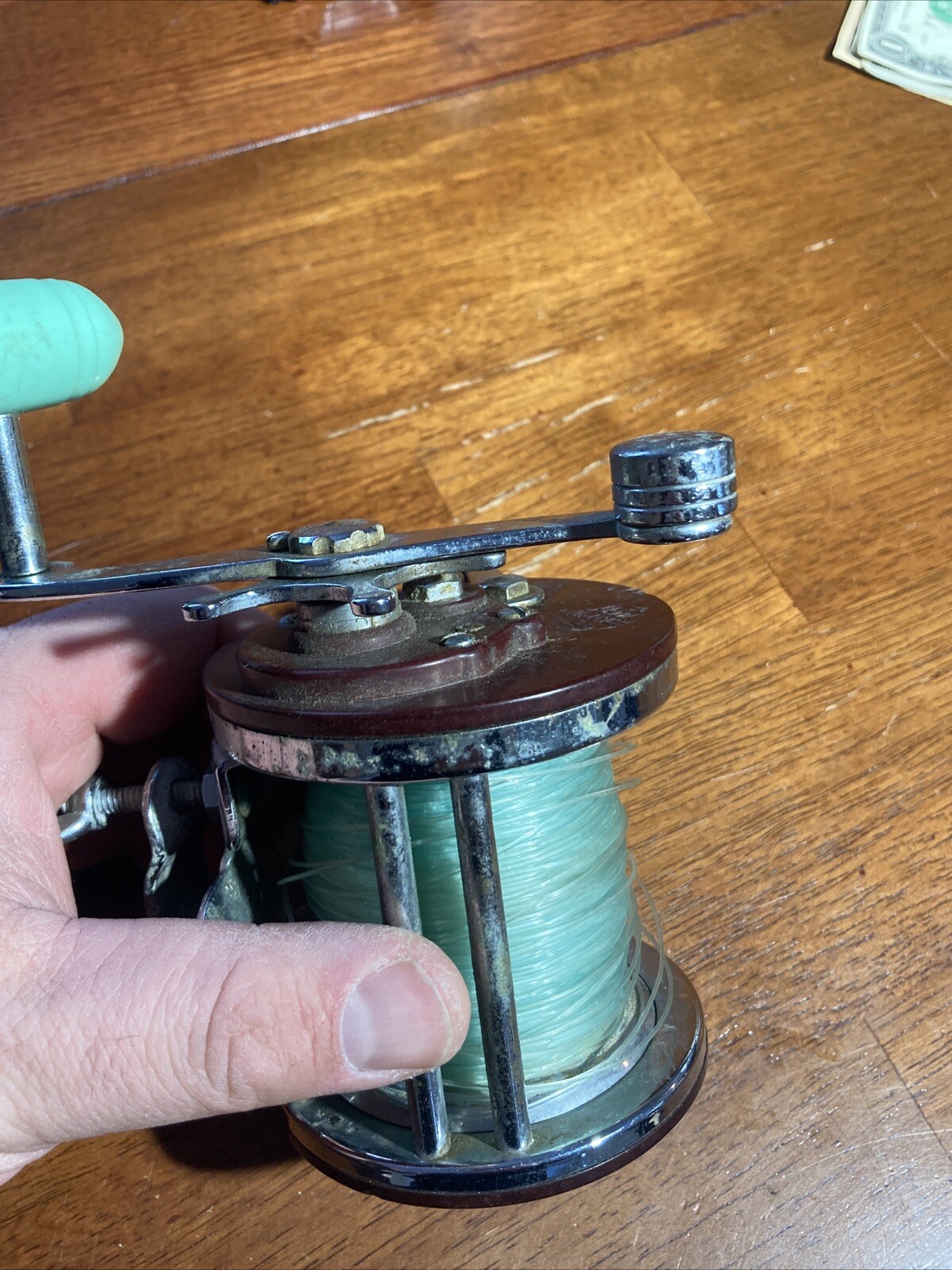 Vintage PENN Jig Master 500 Reel Maroon Case w Light Green Handle