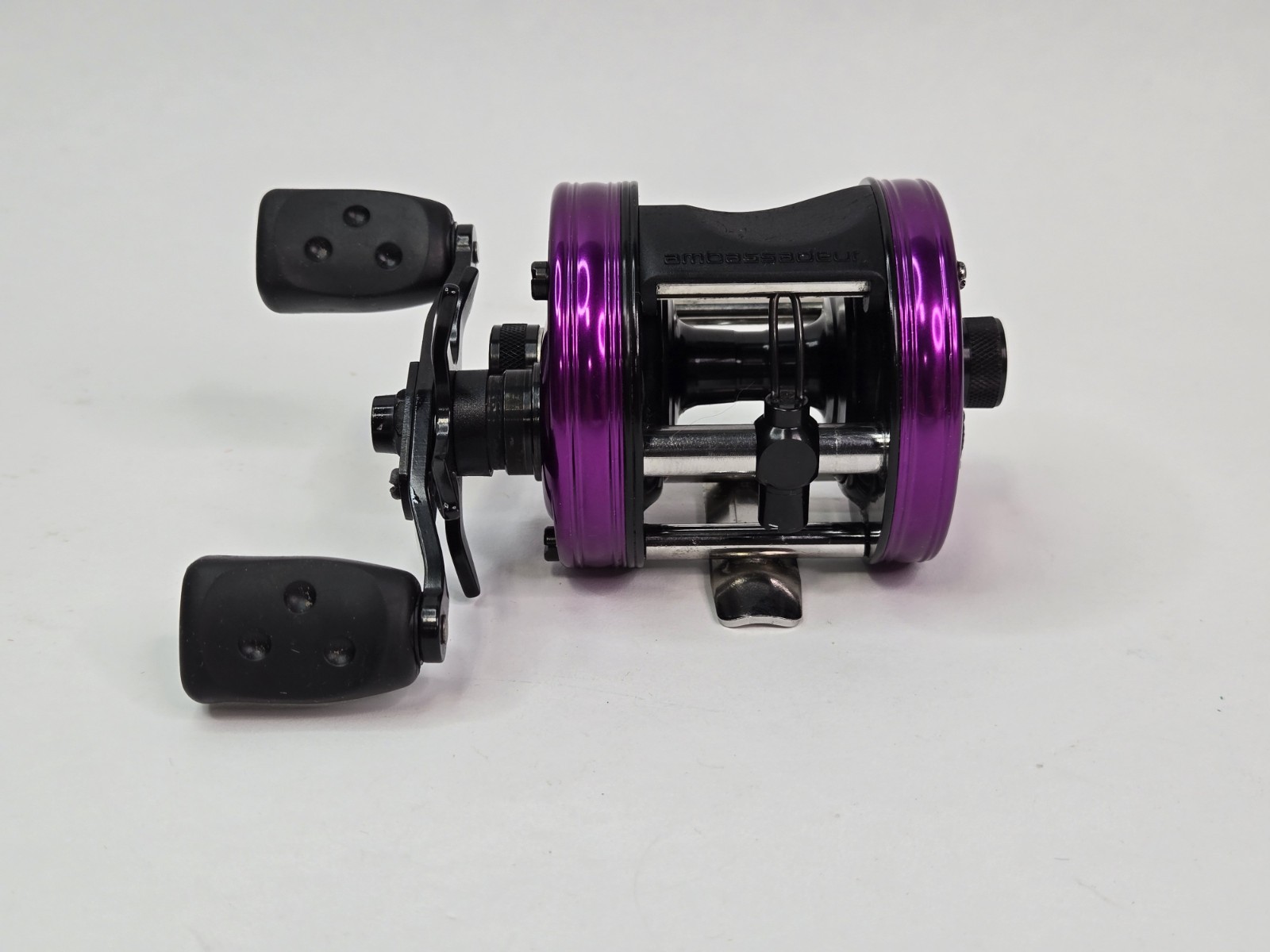 Abu Garcia Ambassadeur 5500 CS Rocket Reel – Purple Heart Custom