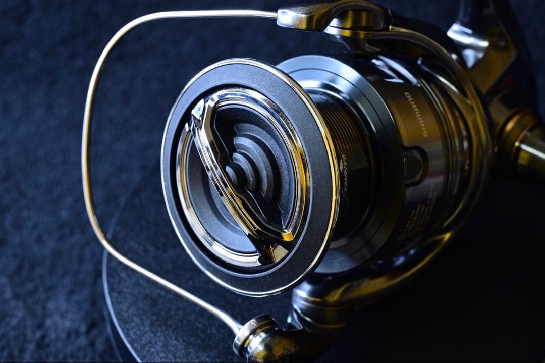 Excellent SHIMANO 24 Twin Power Spinning Reel 4000XG w/ Box Fishing Reel