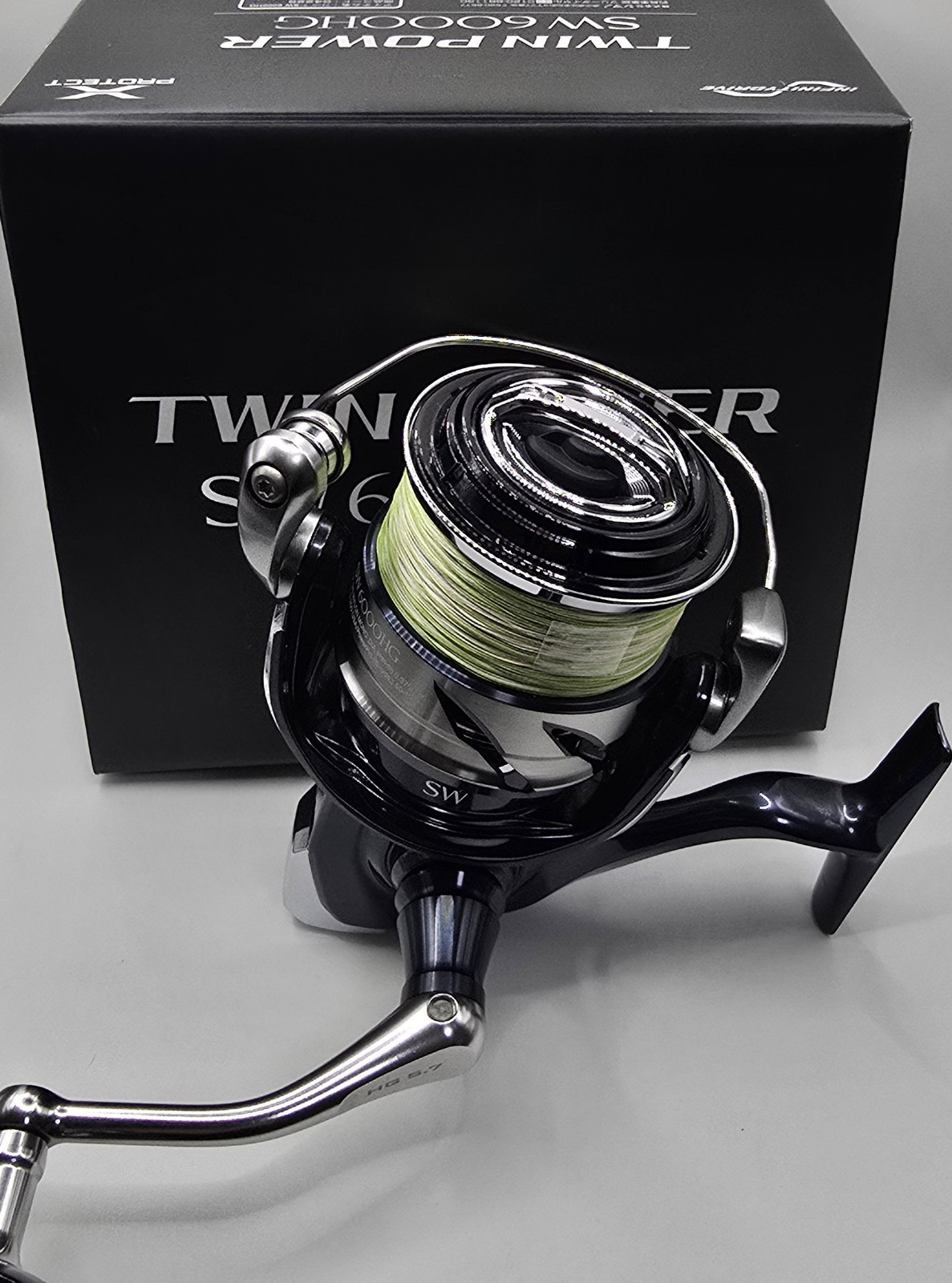Shimano 21 Twin Power SW 6000 HG-C Spinning Reel from Japan
