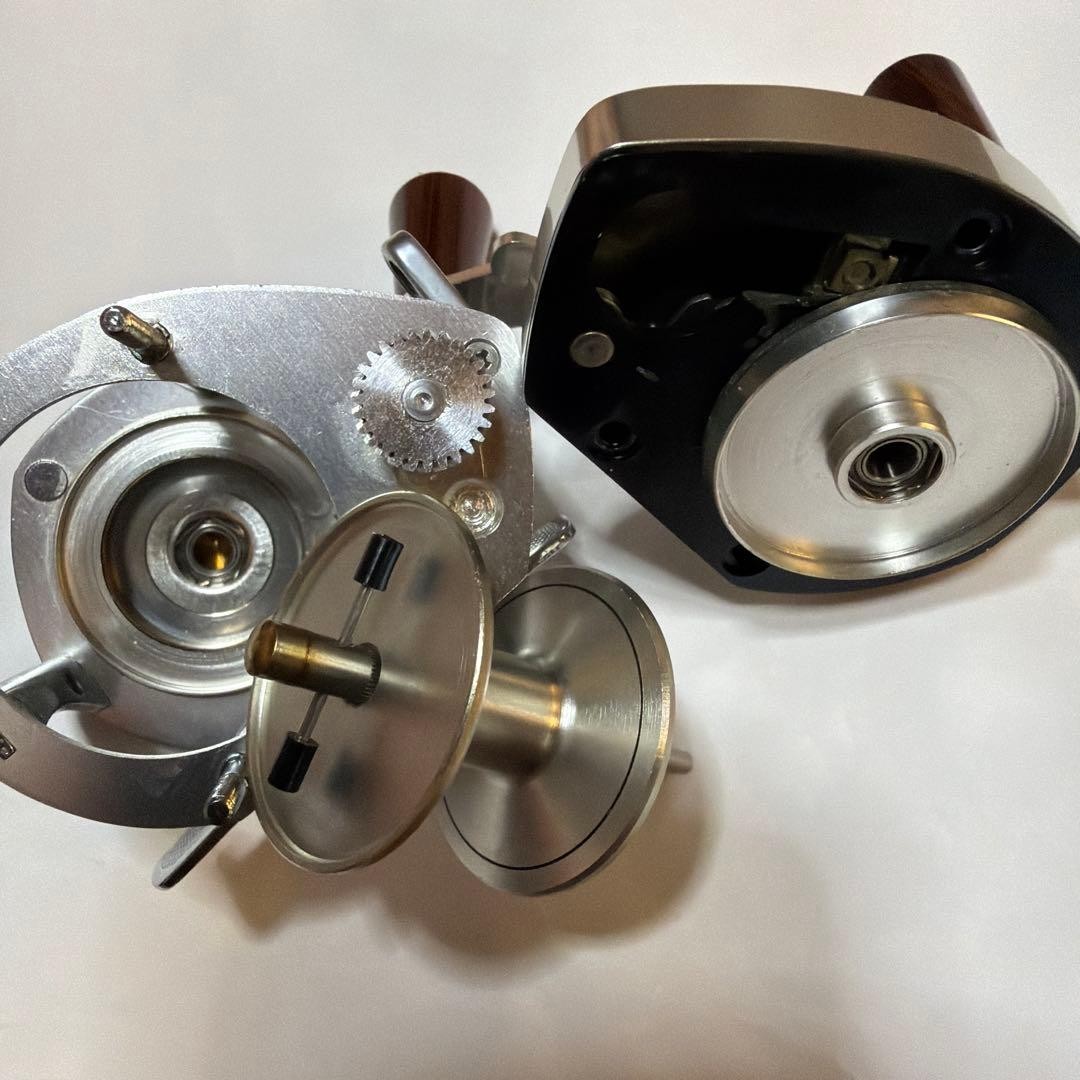 Shimano Bantam 100 Fishing Reel 4.7 Gear Ratio 218g Smooth Operation