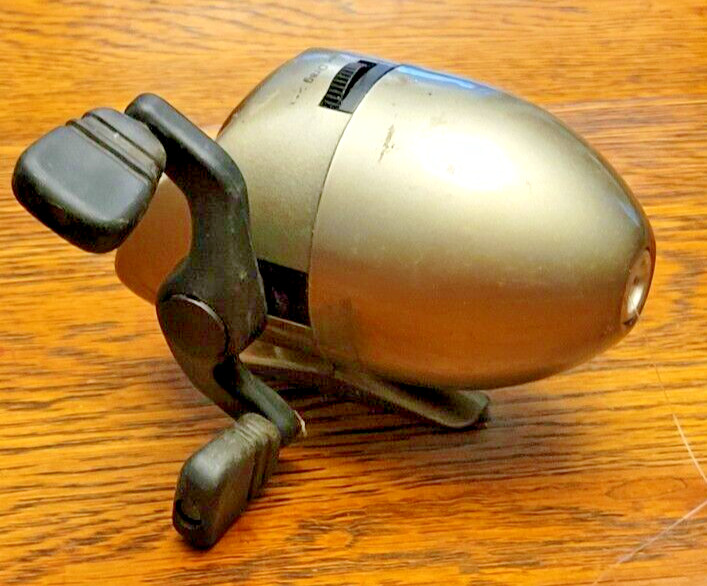 Vintage Johnson Citation Series 10 Closed Face Spin Cast Reel Dual Crank