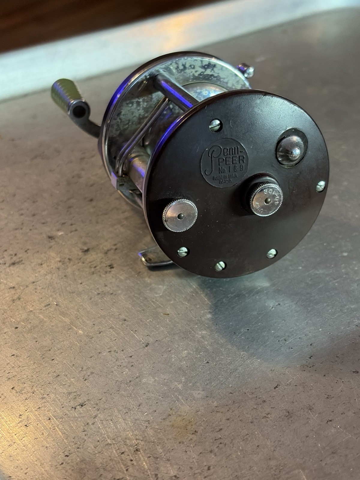 Vintage Penn Peer No.109 Baitcasting Fishing Reel Burgundy w/Green Handles