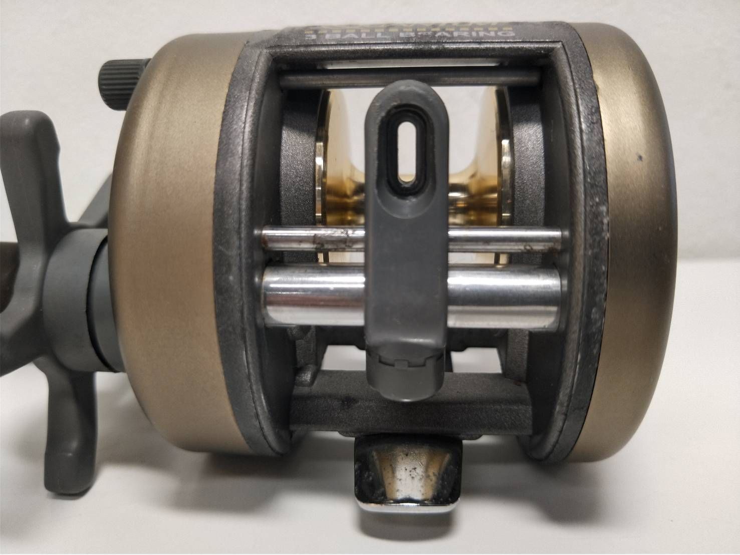 ZEBCO QUANTUM IRON IR3 BASS BAIT REEL (08)