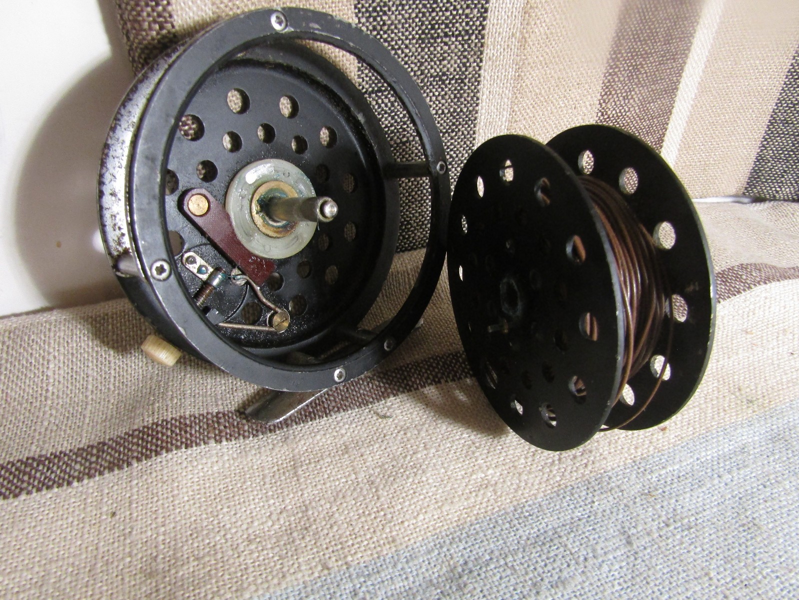 Vintage Horrocks-Ibbotson HI 1857 Reel Japan Fresh Water Fly Reel fishing-Works