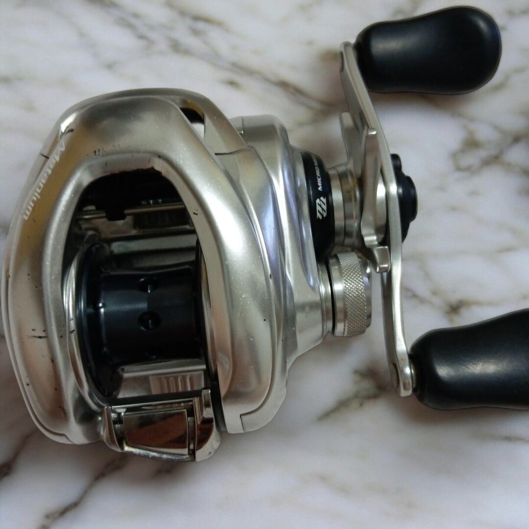 Shimano 16 Metanium MGL HG Right Baitcasting Reel w/Box Lightweight Used