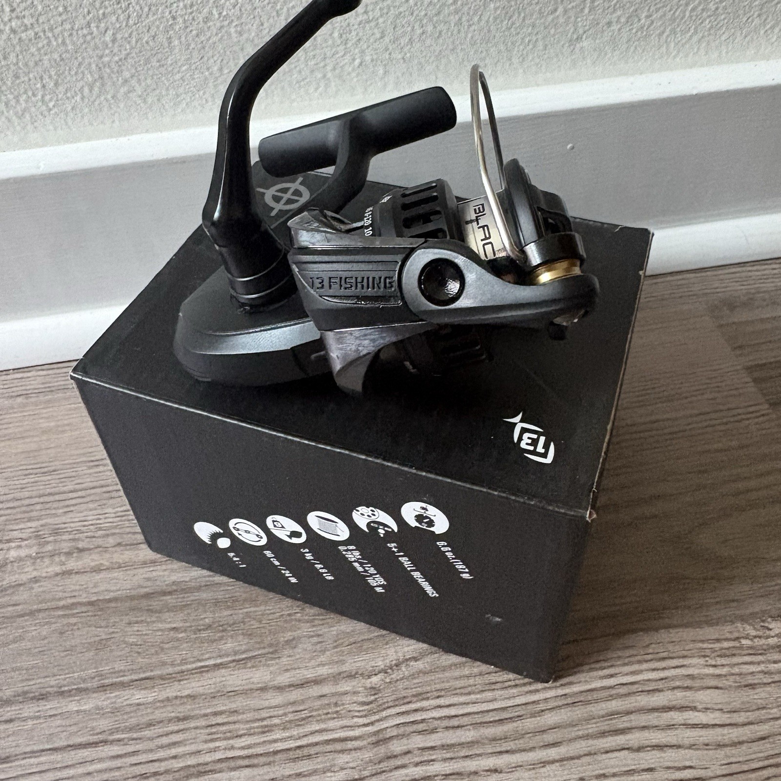 13 FISHING KALON BLACKOUT 1.0 Spinning Reel 5.4:1 Gear Ratio 6 bb 24″ IPT NiB