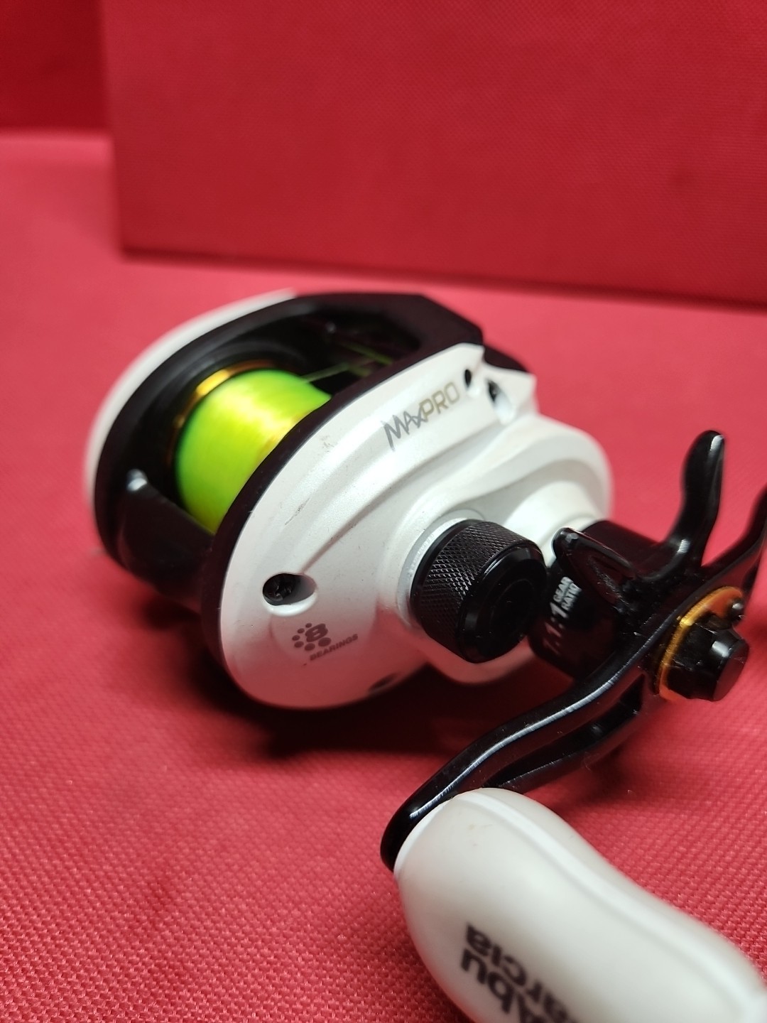 Abu Garcia Max Pro „MAXPRO“ Right Hand Bait Casting Fishing Reel Black / White !