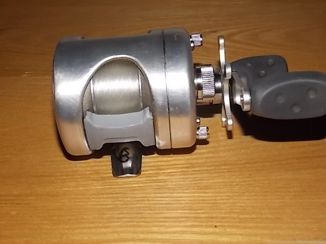 Vintage Ambassadeur 2500C Bait Casting Level Wind Reel , silver(aluminum) color