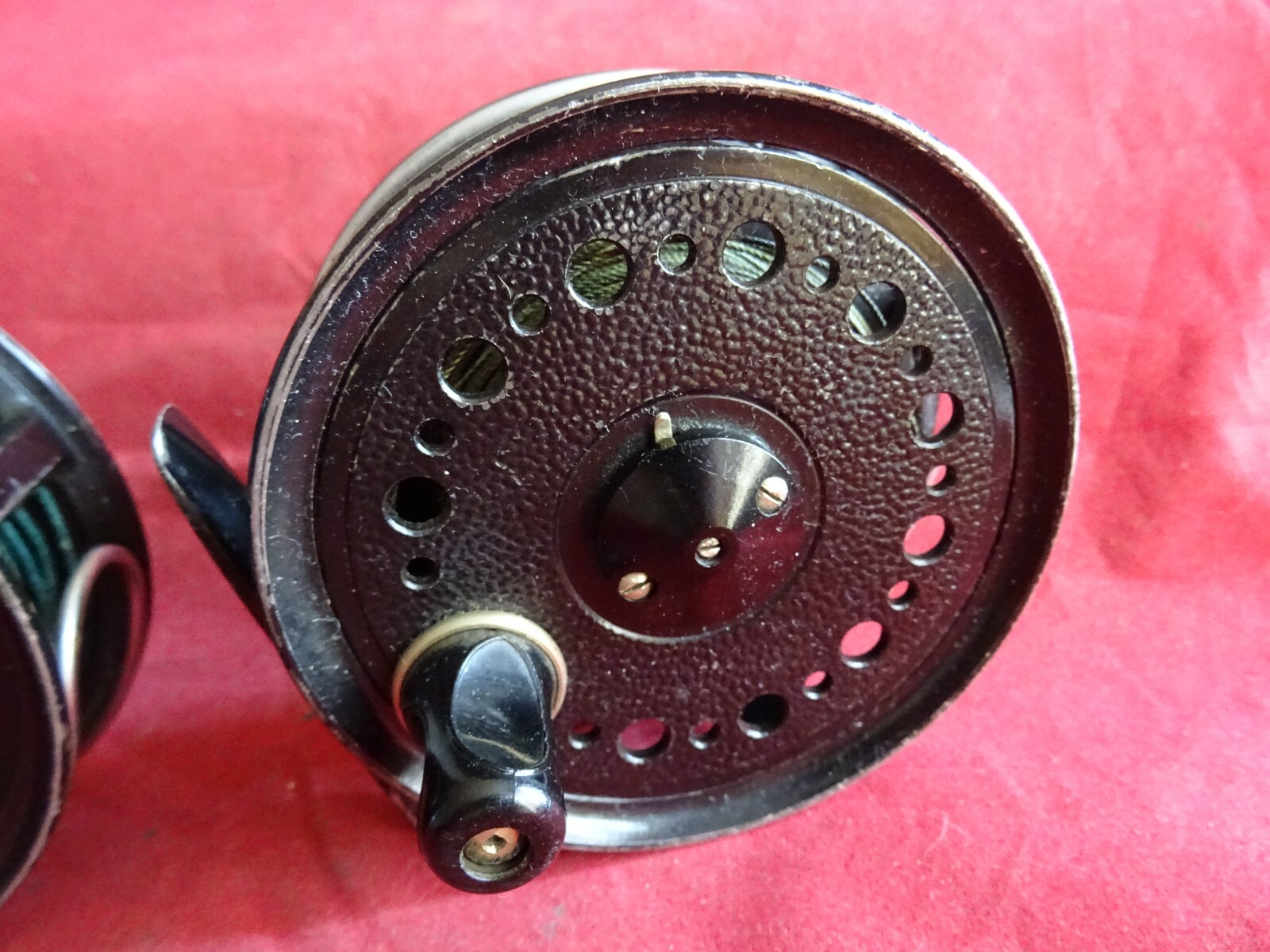 A PAIR OF GOOD VINTAGE J W YOUNG 3 3/4″ BEAUDEX MEDIUM WIDTH FLY REELS