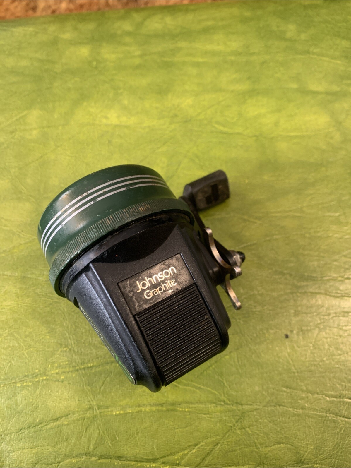 VINTAGE JOHNSON Tangle free 10 Fishing reel Tested Smooth Green Black USA