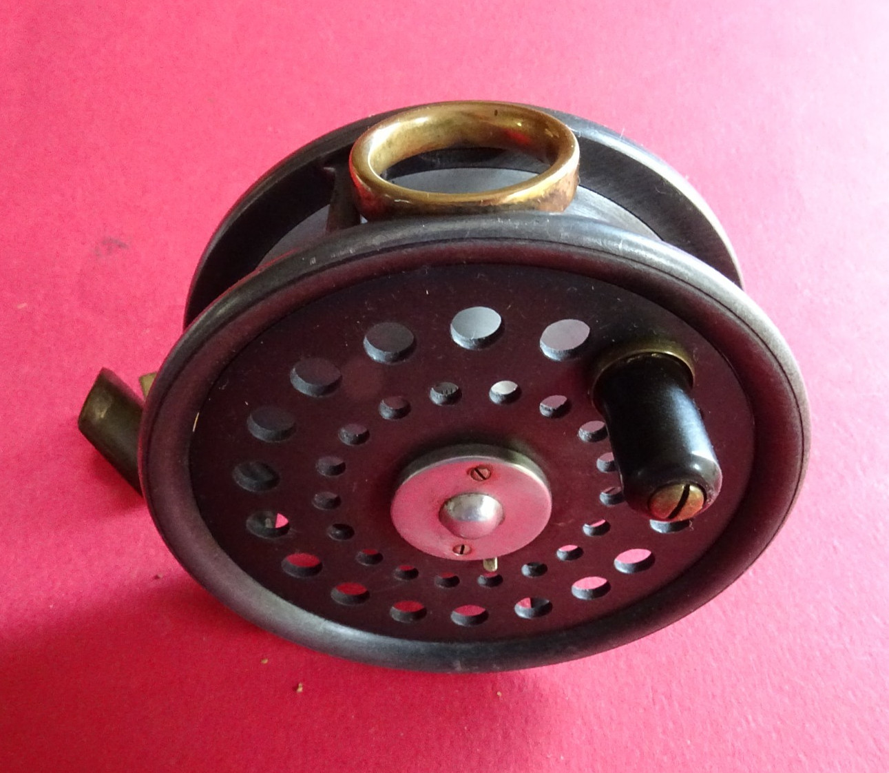 A VERY GOOD FOSTER BROS OF ASHBOURNE 3 7/8″ ST. GEORGE PATTERN TROUT FLY REEL