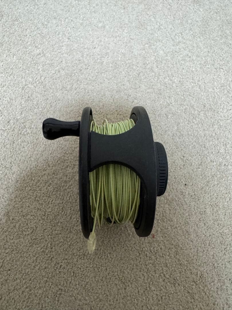 Hippeen Open-Design Black Fly Reel with Green Line, Plastic, Used