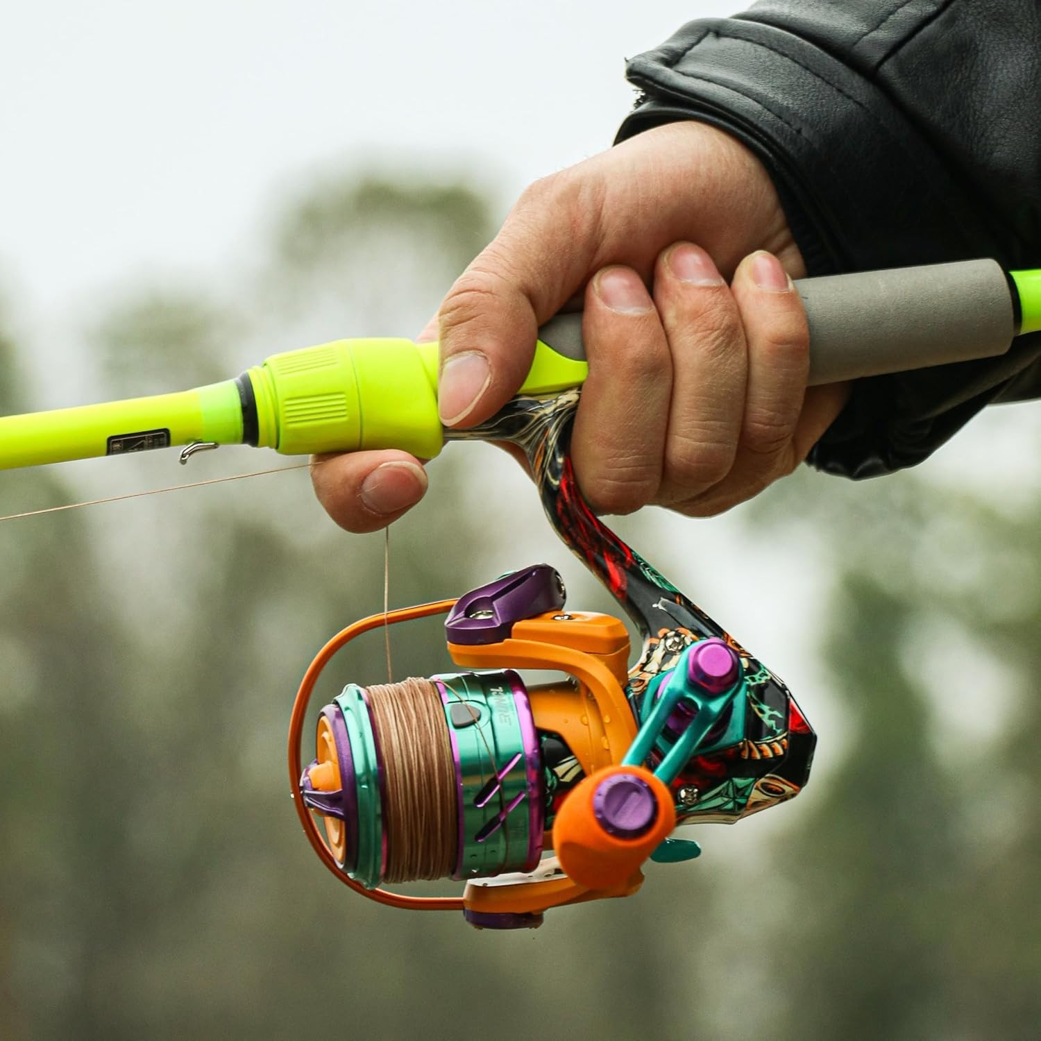Lightweight MERCED II Spinning Reel, 5.2:1 Gear Ratio, Ideal for Fresh/Saltwater
