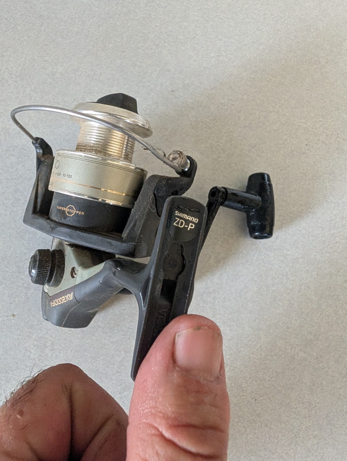 Shimano AX2000FA Spinning Reel. Works.