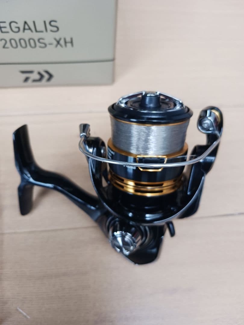 23 Regalis LT2000S-SH Spinning Reel Line Equipped Used