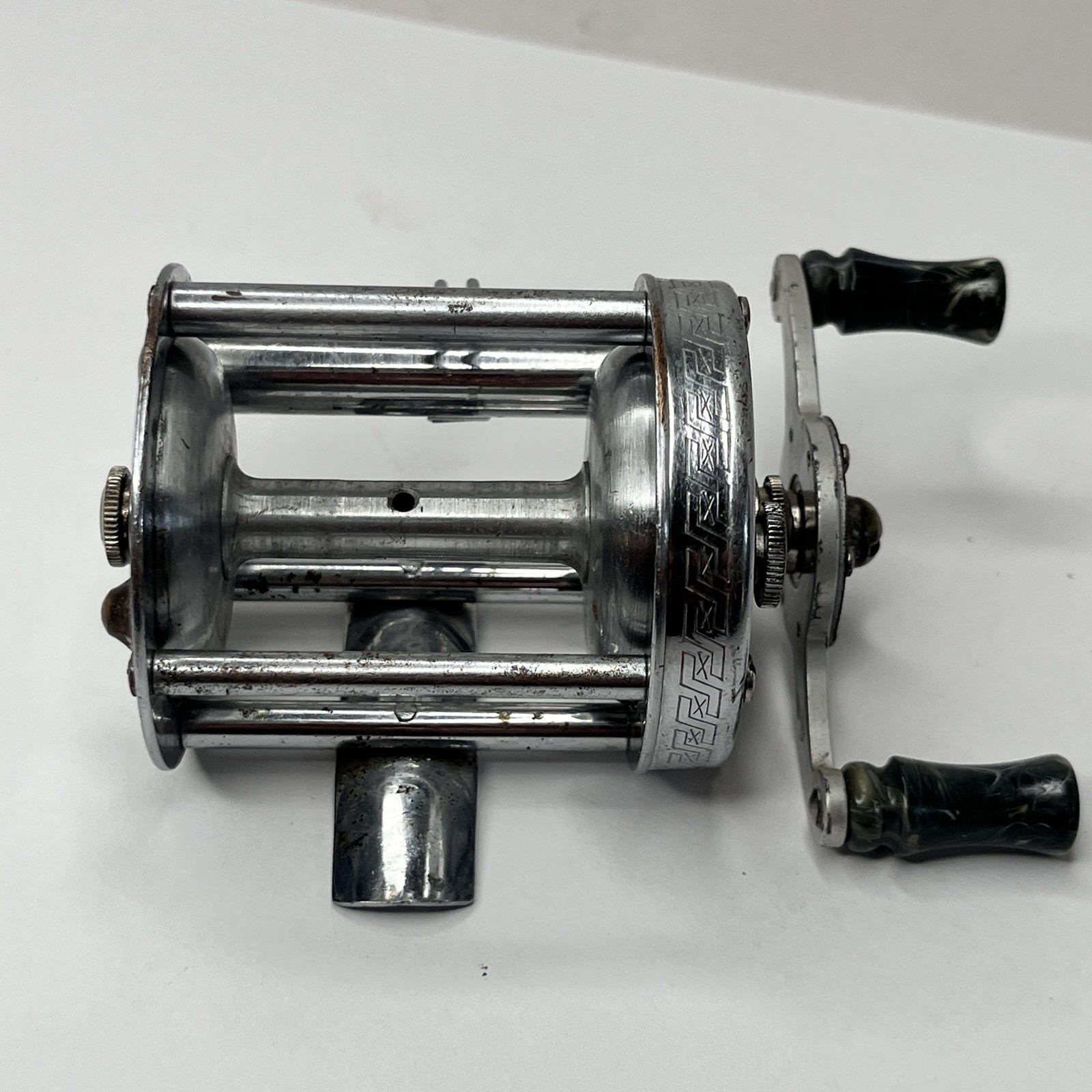 Vintage Baitcasting Fishing Reel Pflueger Akron Model 1893. Pre-owned. SL