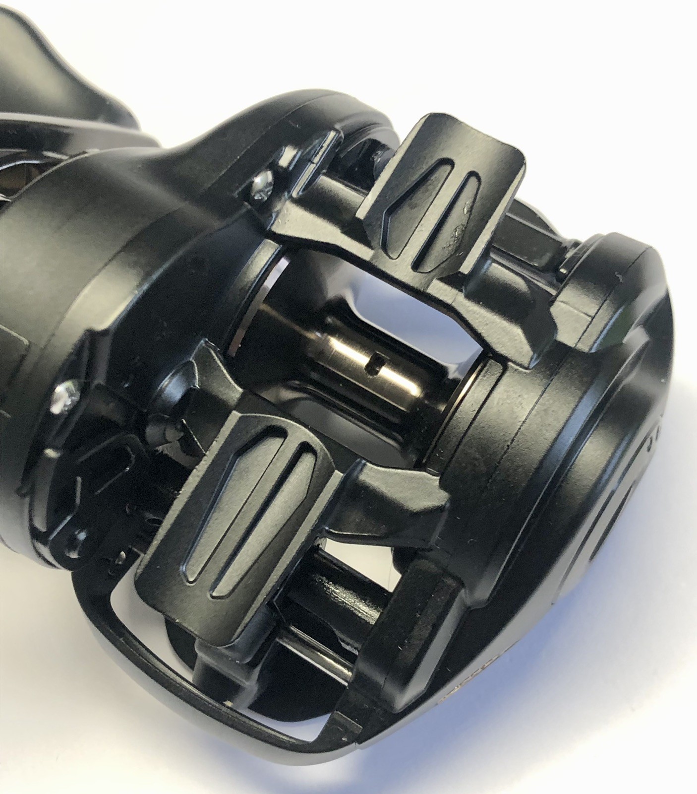 LEW’S BB1 Pro (PRO1SHL) Baitcasting/Lure/Spinning Reel – Boxed Mint.