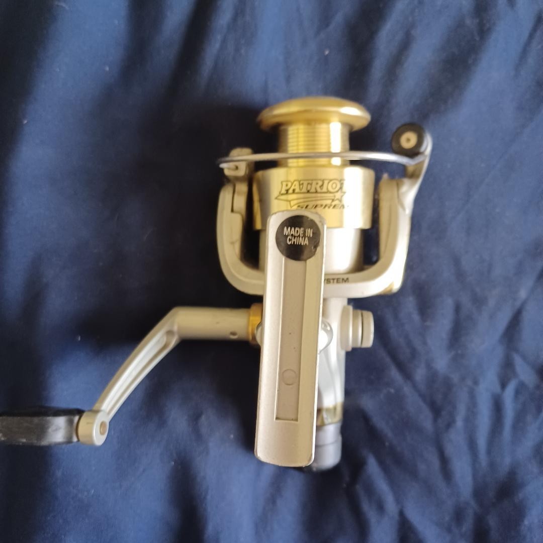 Shakespeare Patriot Left/Right 2 Bearing System 5.2:1 Gear Ratio Spinning Reel