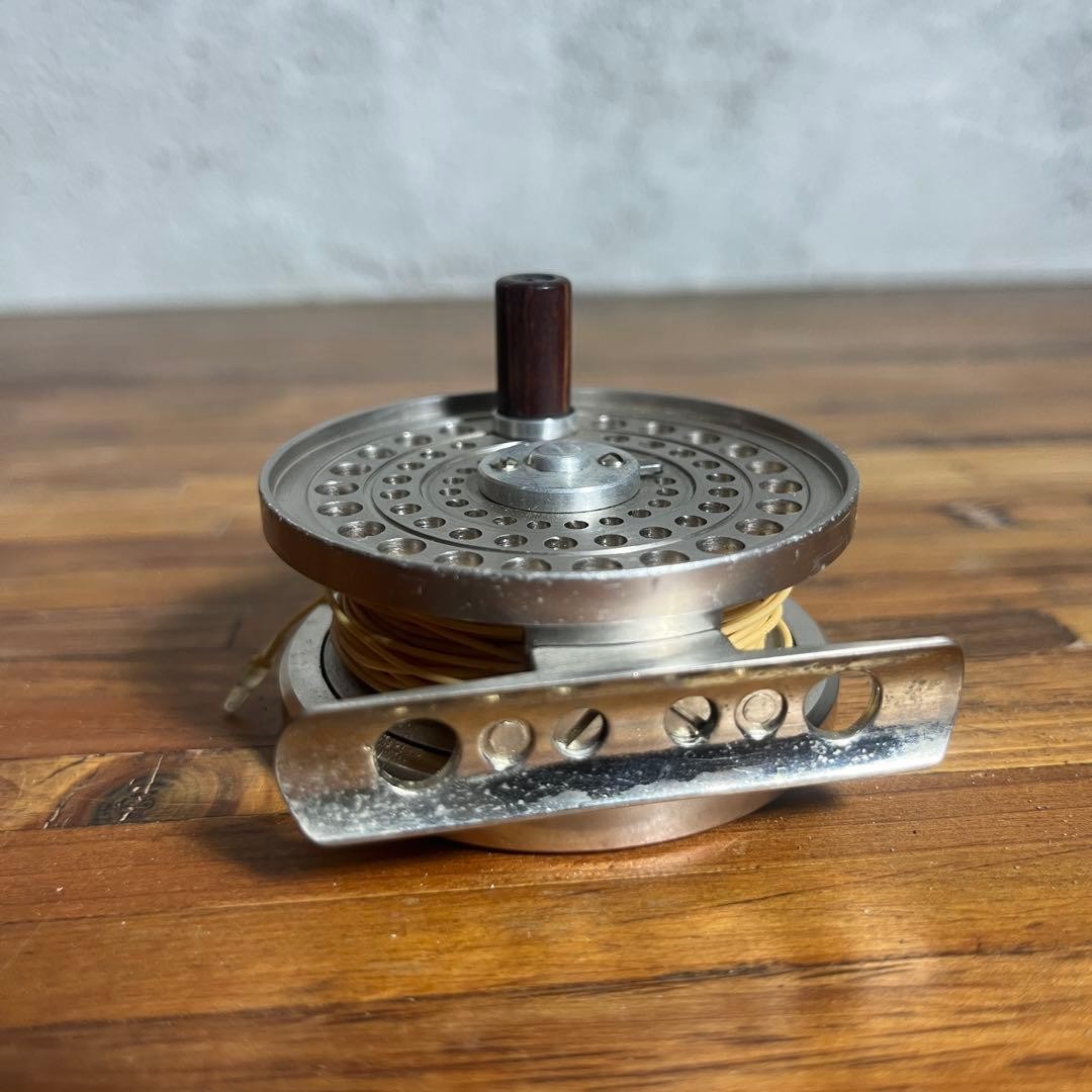 ufm UEDA CANTATA 2100 Fly Fishing Reel Aluminum Machined Wood Knob Left Hand
