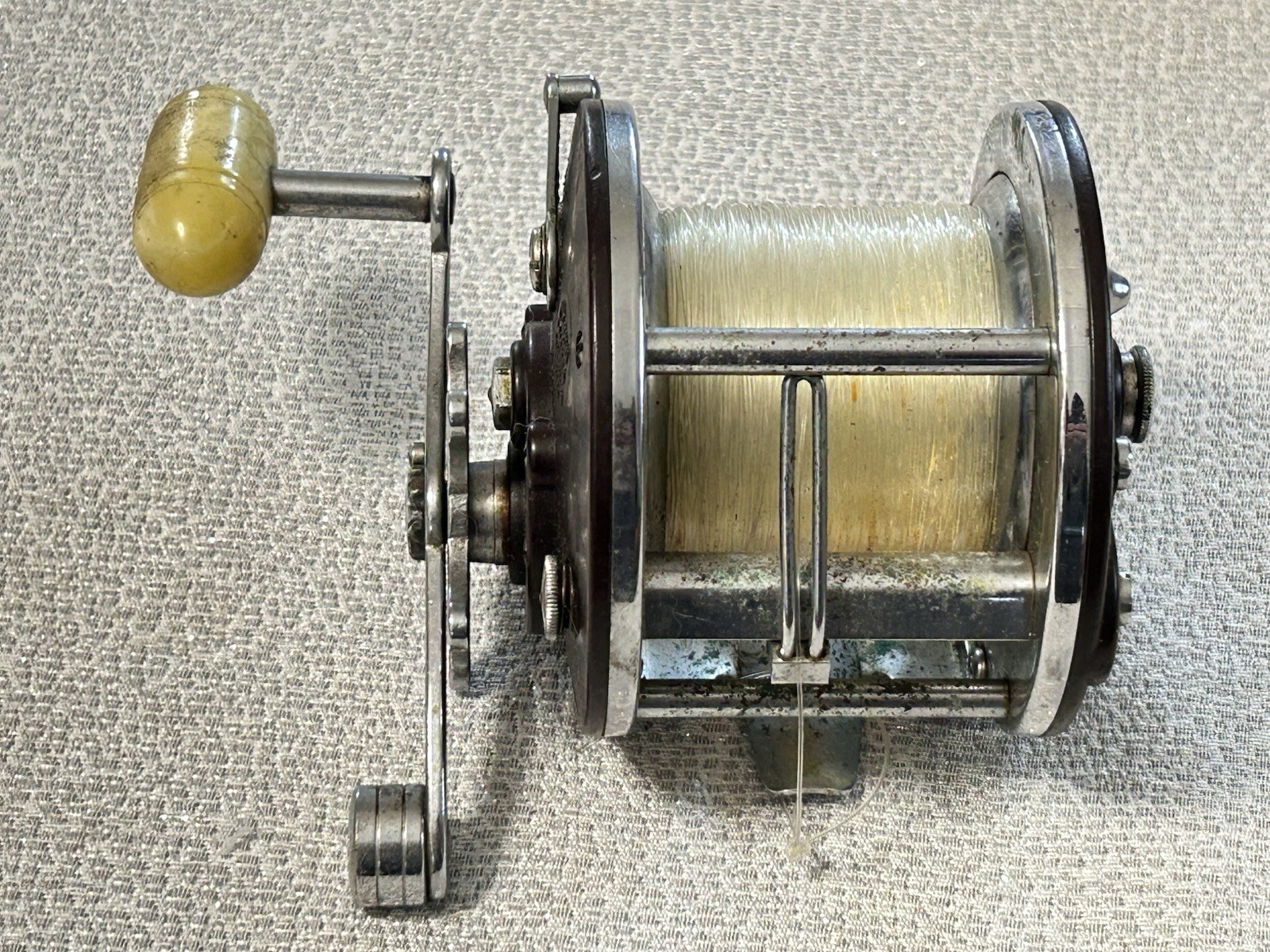 Vintage Penn Peer model No. 309 Level Wind Fishing Reel made in USA.