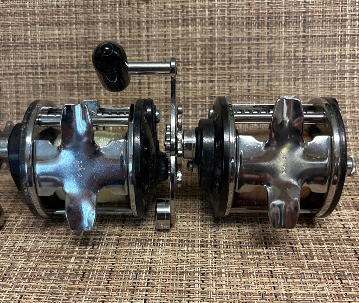 2 Penn 9 Level Wind Reels Right Hand Fishing