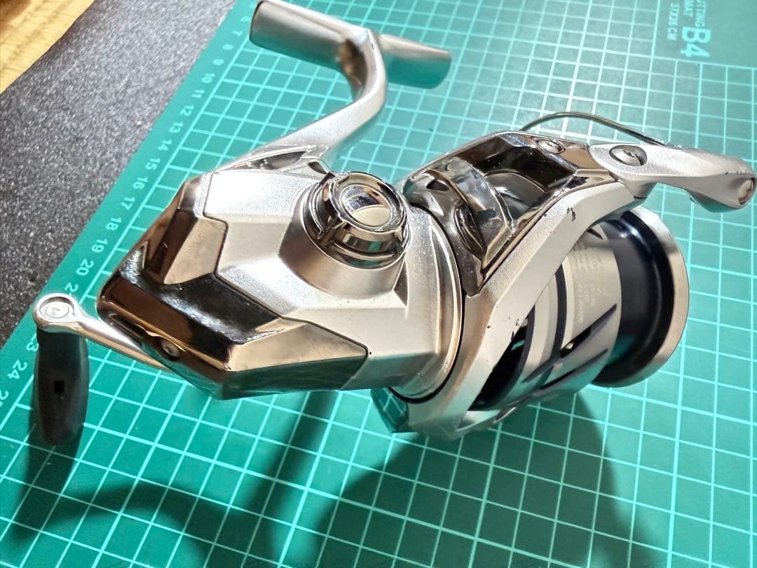 SHIMANO Spinning Reel 23 STRADIC 4000MHG MicroModule Gear II Seabass Exc++