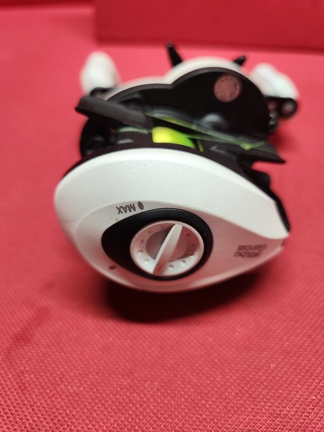 Abu Garcia Max Pro „MAXPRO“ Right Hand Bait Casting Fishing Reel Black / White !