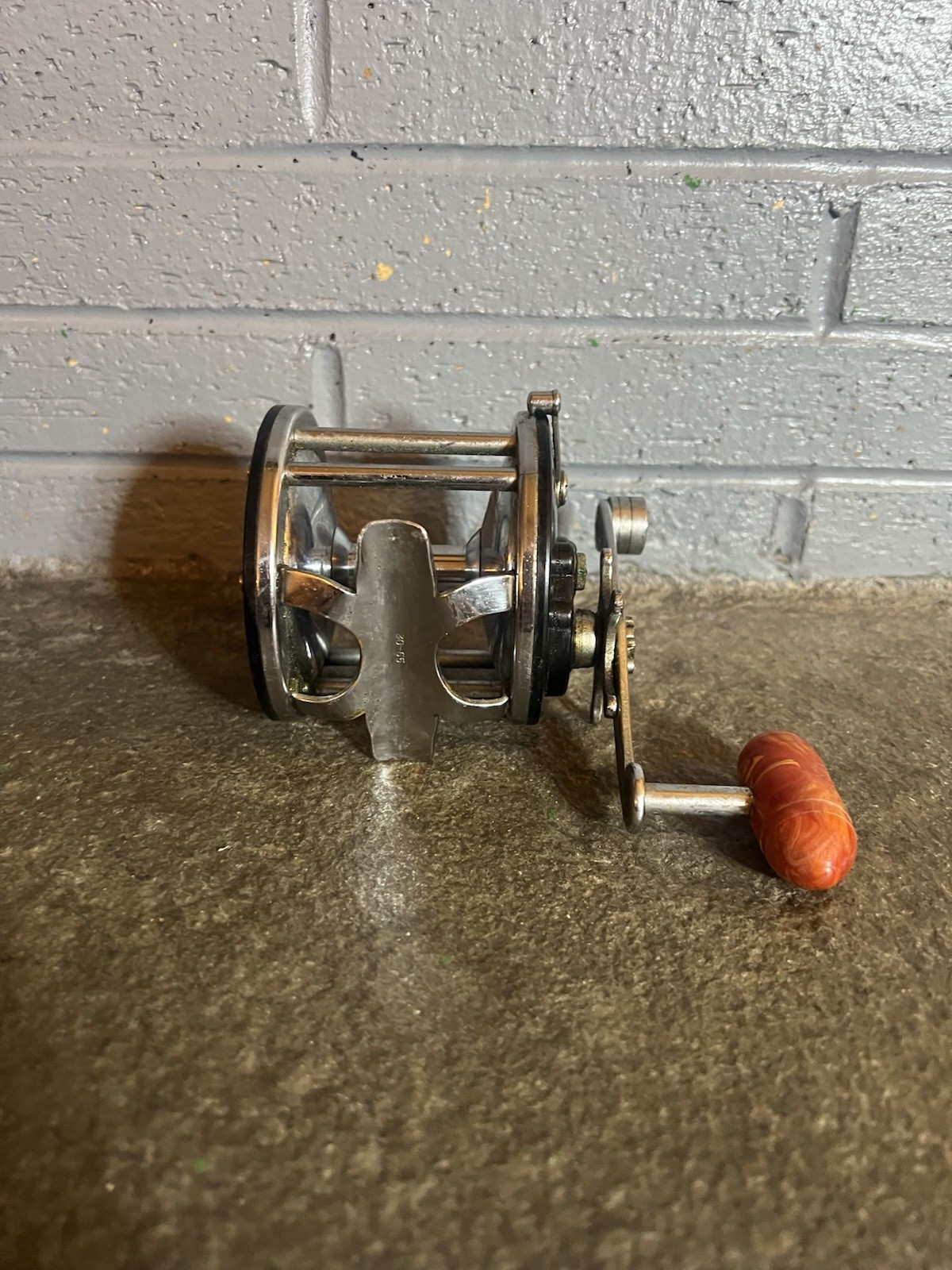 VINTAGE PENN LONG BEACH 65 FISHING REEL IN GOOD CONDITION