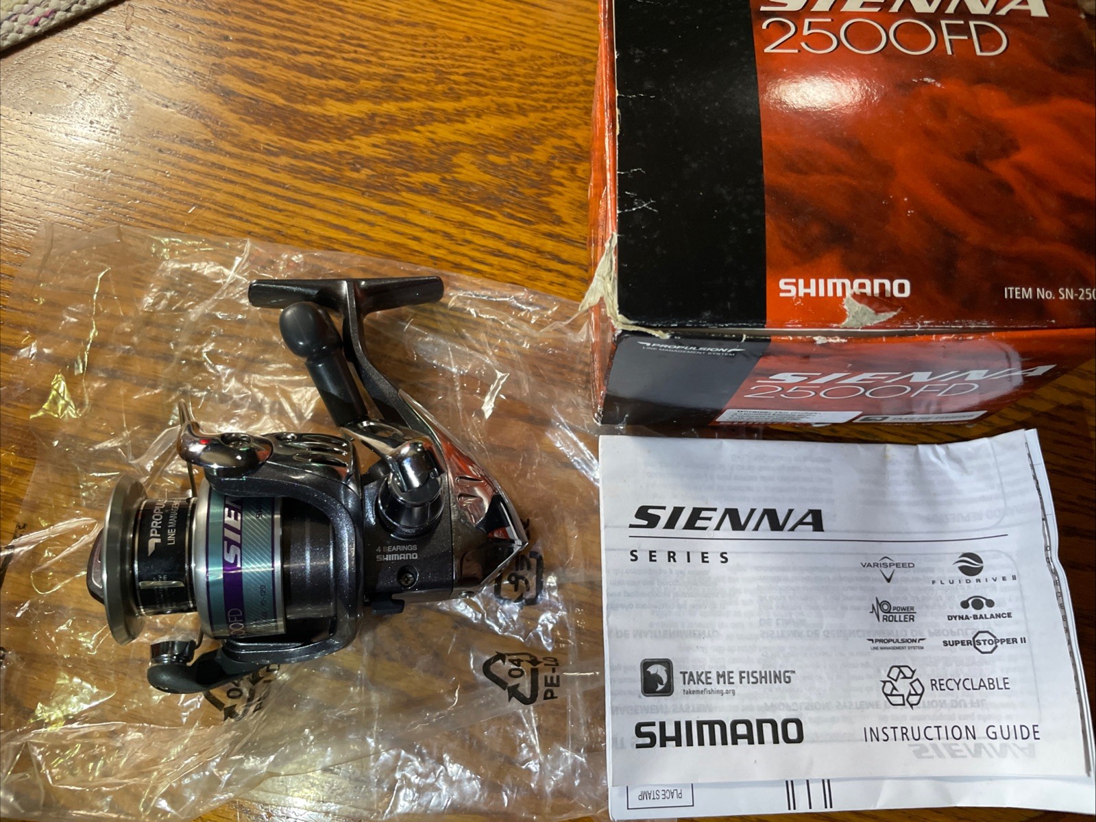 Shimano Sienna 2500FD Spinning Reel #SN-2500FD New/ Open Box