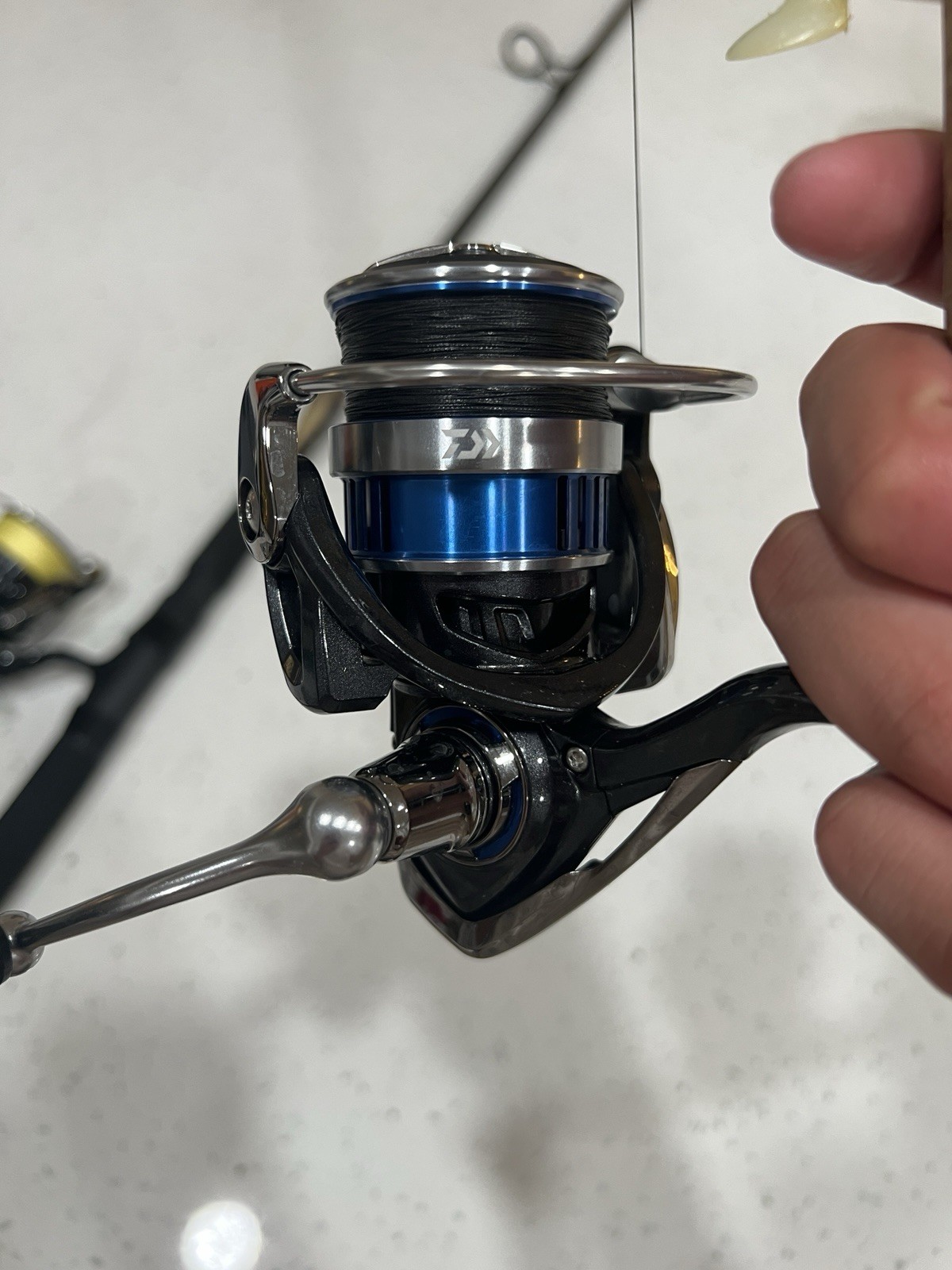 Daiwa LEGLT3000D-C Spinning Reel – Black/Blue