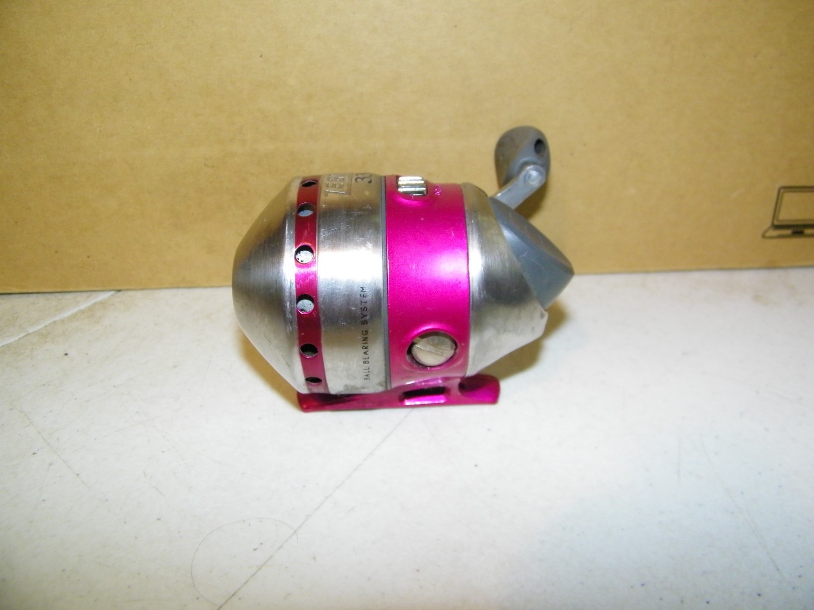 ZEBCO 33 PINK SPINCAST FISHING REEL