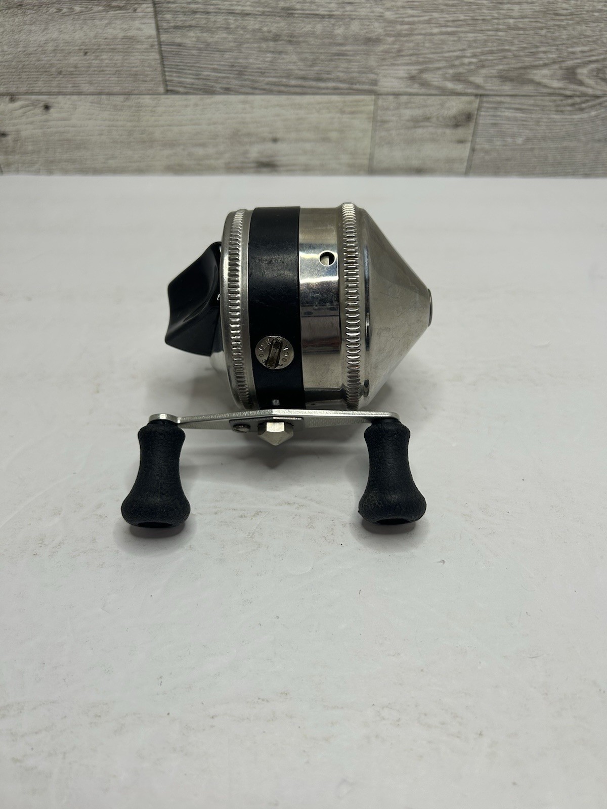 Vintage Zebco „Spinner“ Model 33 Spincasting Fishing Reel Made In USA Metal Foot