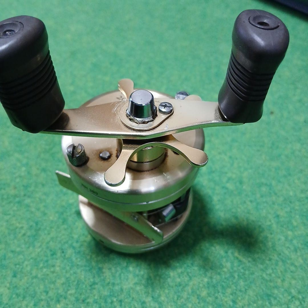 [Used] SHIMANO CALCUTTA 200XT Gold Double Handle Baitcasting Reel – From JAPAN