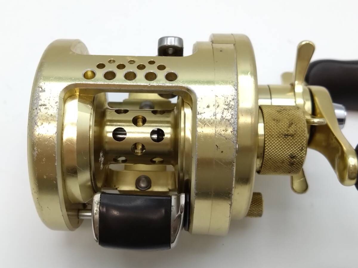 Shimano Calcutta Conquest 100 Right-Hand Baitcasting Fishing Reel