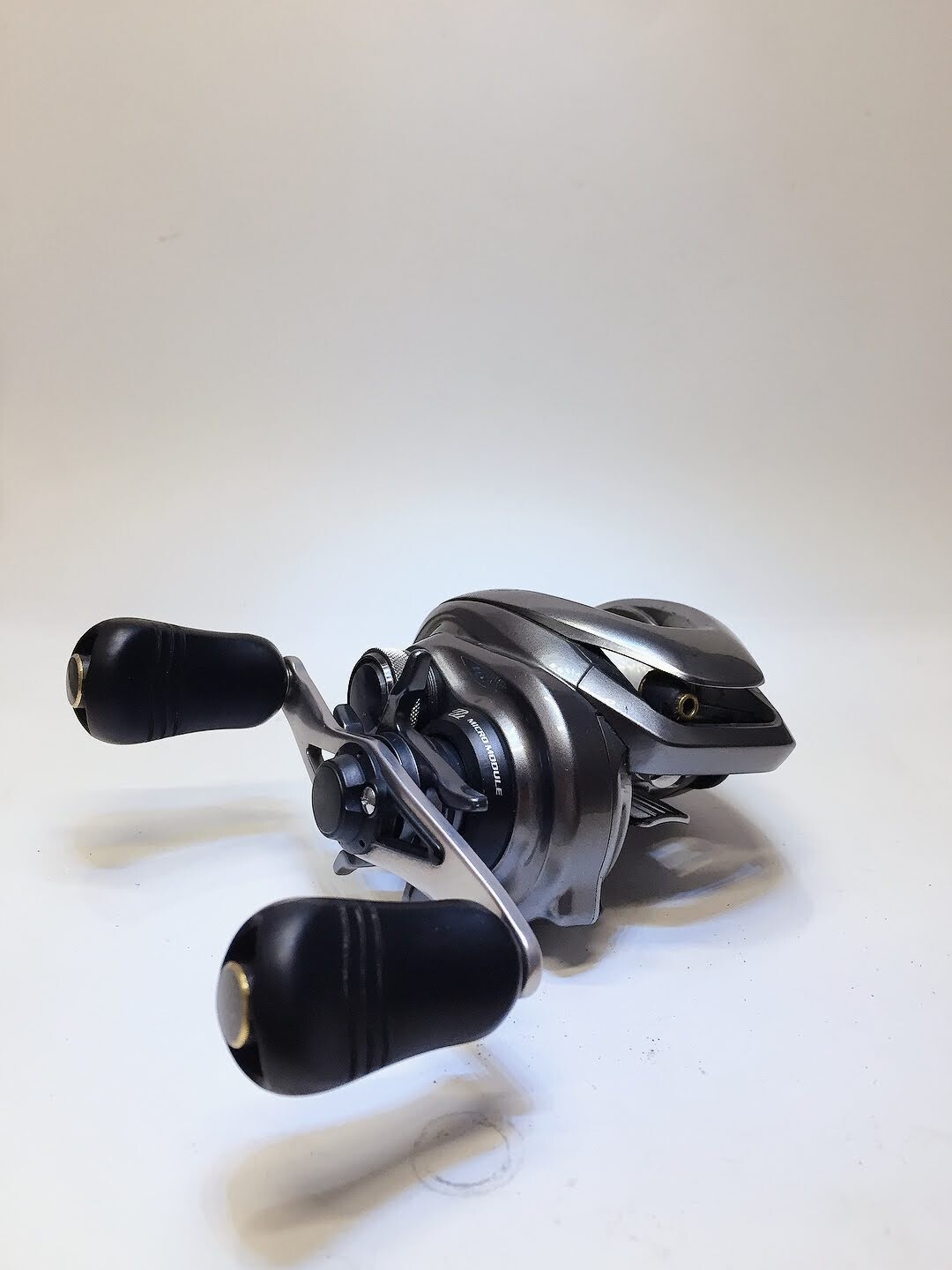 Shimano 15 Metanium DC HG RH 7.4:1 190g Gray Used Baitcast Reel Fishing Japan