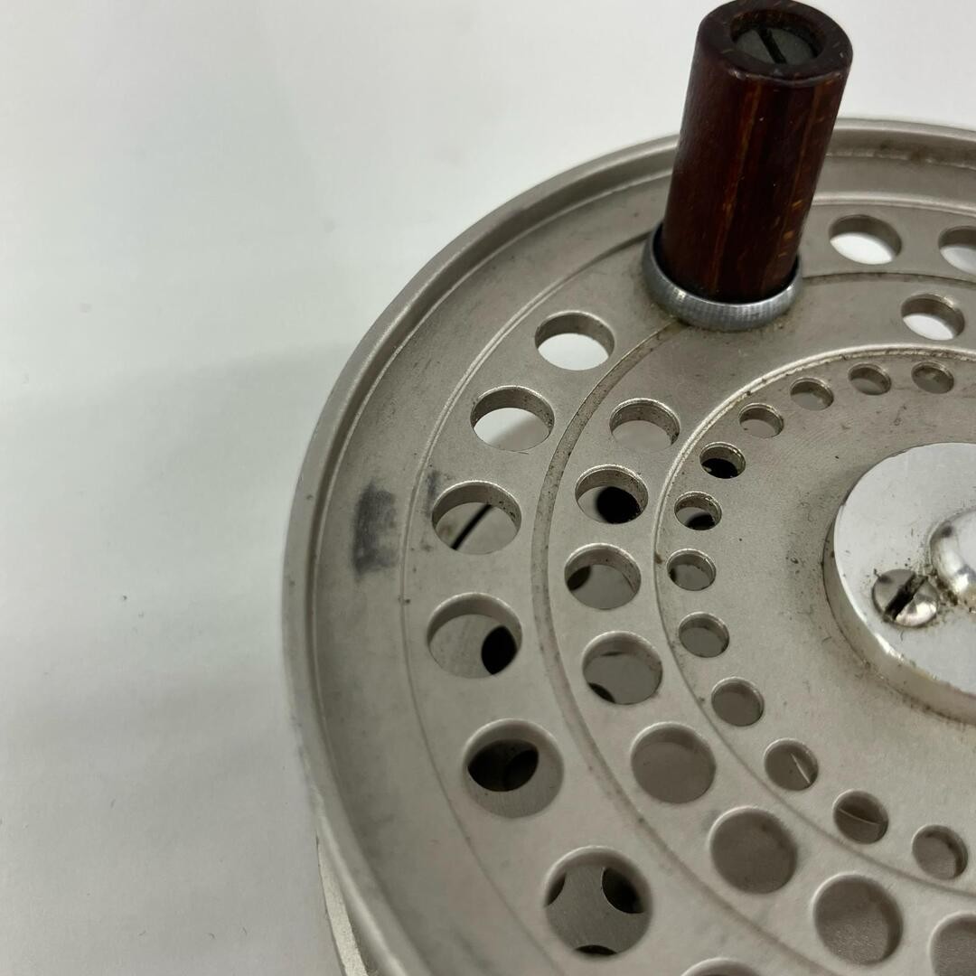 ufm UEDA CANTATA 2350 Fly Fishing Reel WF8F Click Drag Used Free Ship Japan