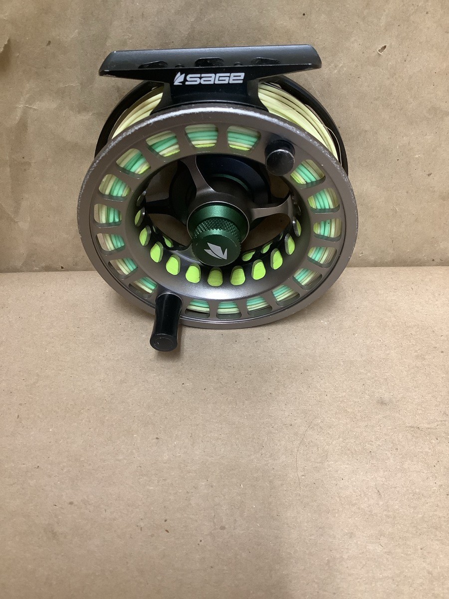 SAGE SPECTRUM LT 5/6 FLY FISHING REEL WITH WHITE FLY LINE IN BLACK C (B42014099)
