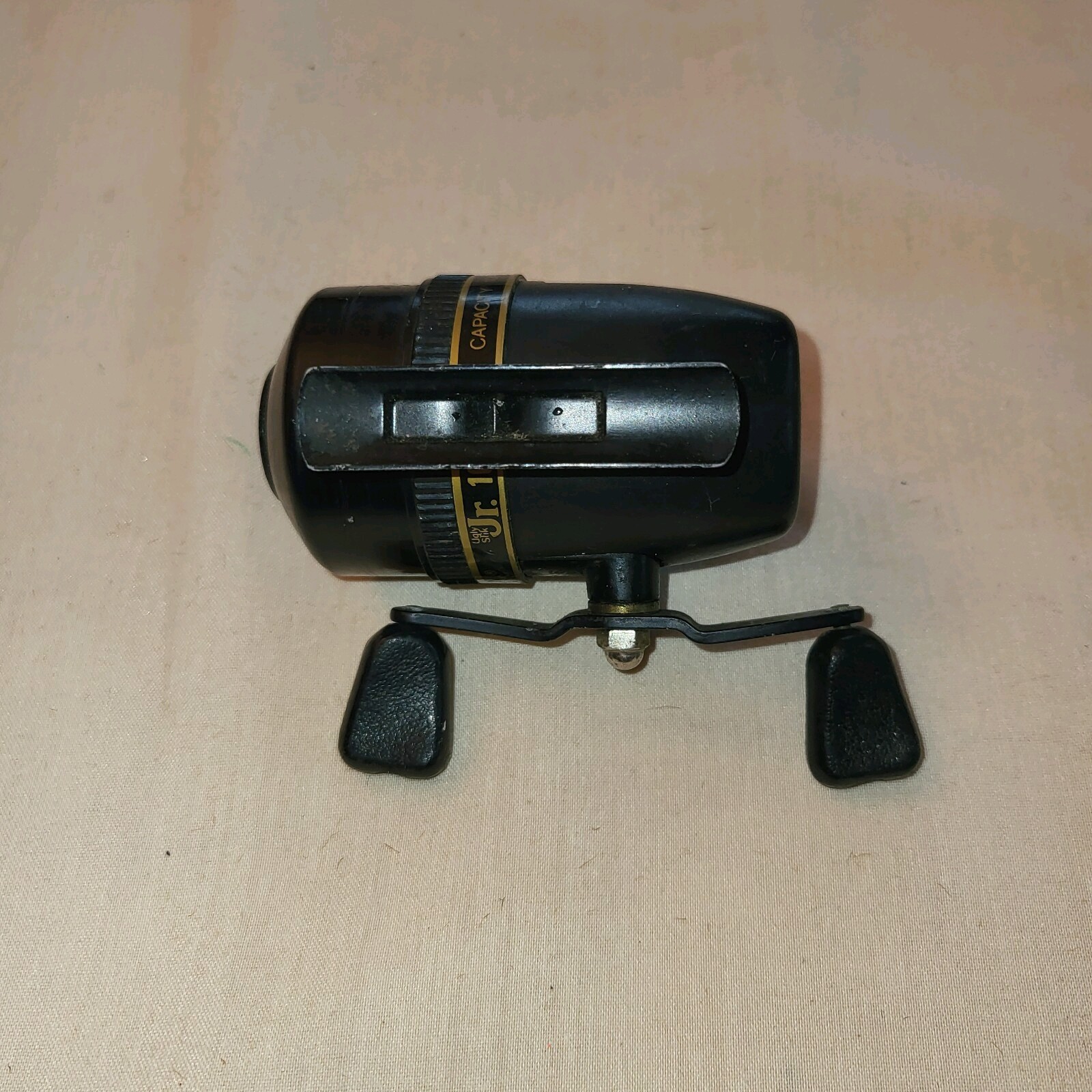 DOLPHIN FRESH WATER CLOSED FACED SPIN CASTING REEL. A