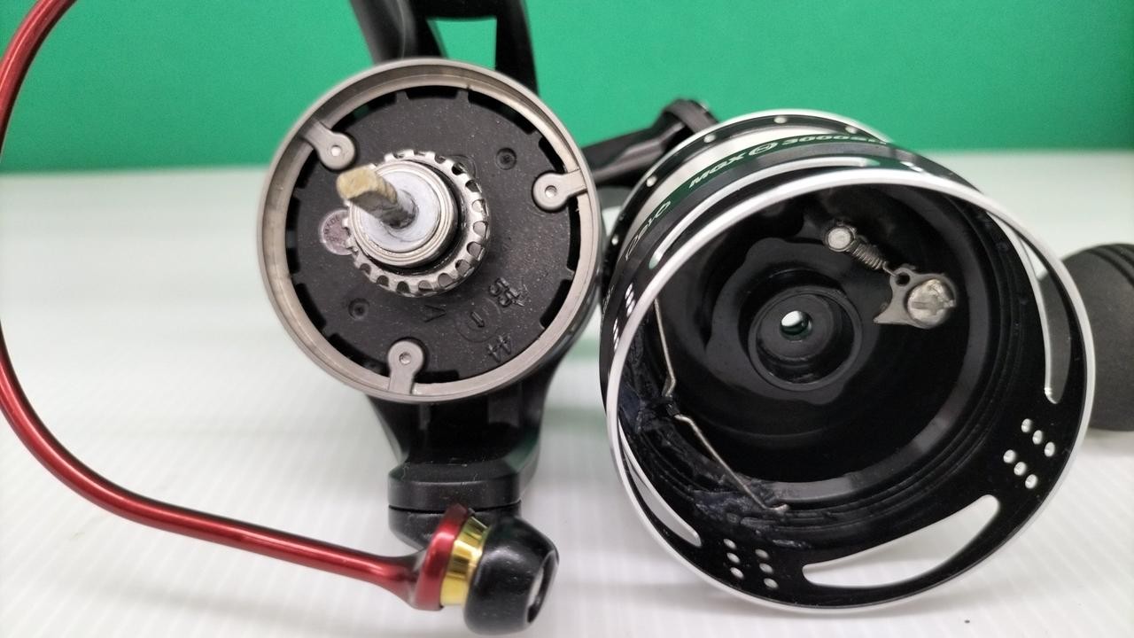 AbuGarcia REVO MGX THETA 3000SH Spinning Reel 6.2:1 Gear 188g 150m 1.2号