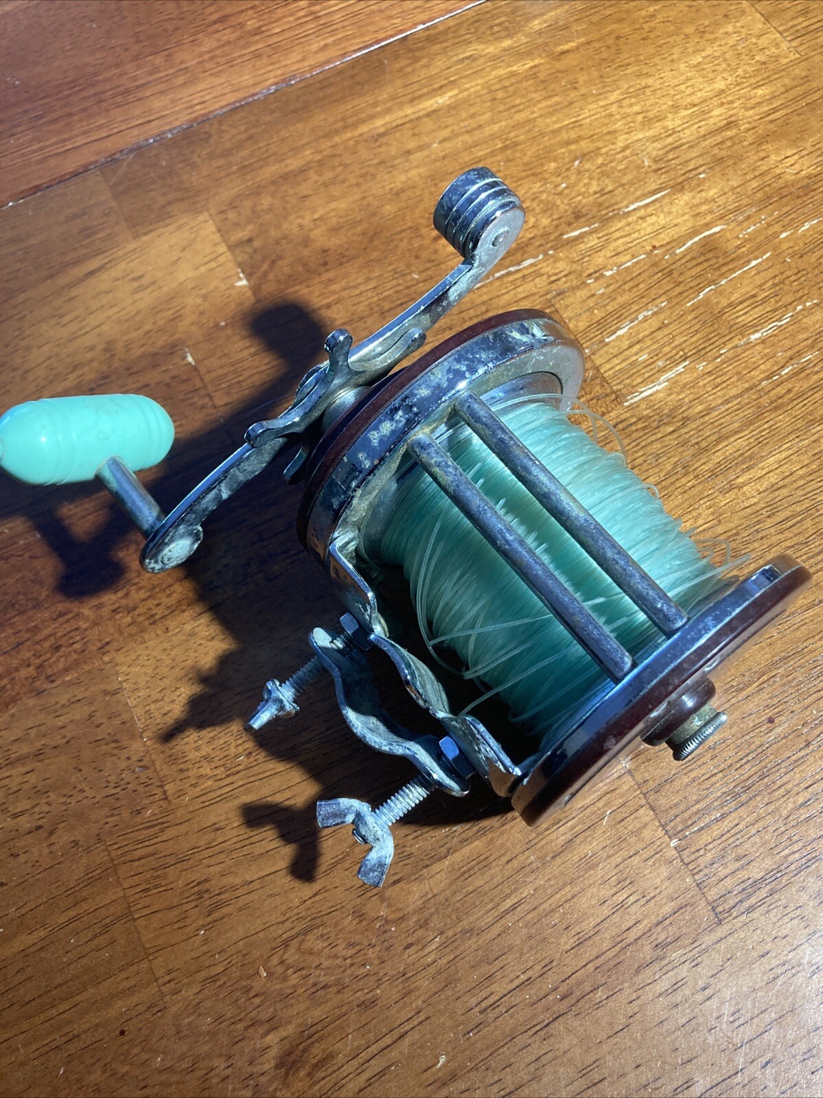 Vintage PENN Jig Master 500 Reel Maroon Case w Light Green Handle