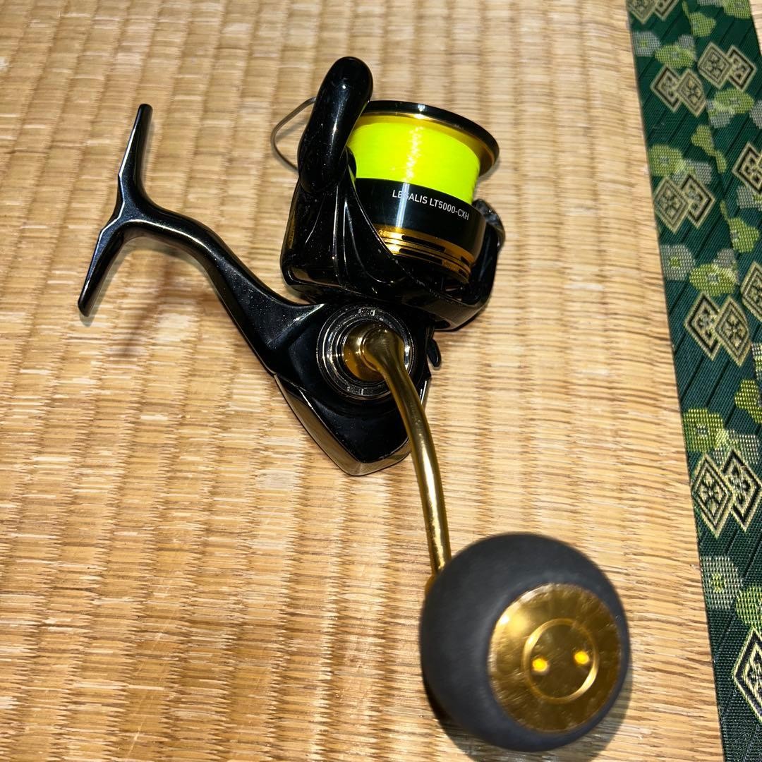 Black and Yellow Spinning Reel Right Handle Fixed Spool