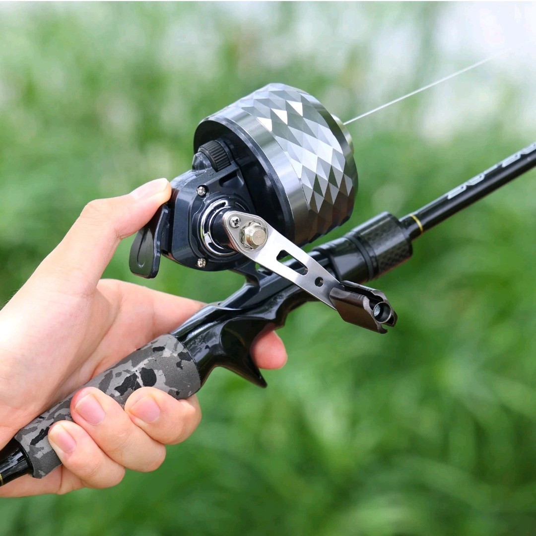 Fishing Reel 3.9:1 Gear Ratio&Double Roller Pin Paired with Ball Bearings Gear
