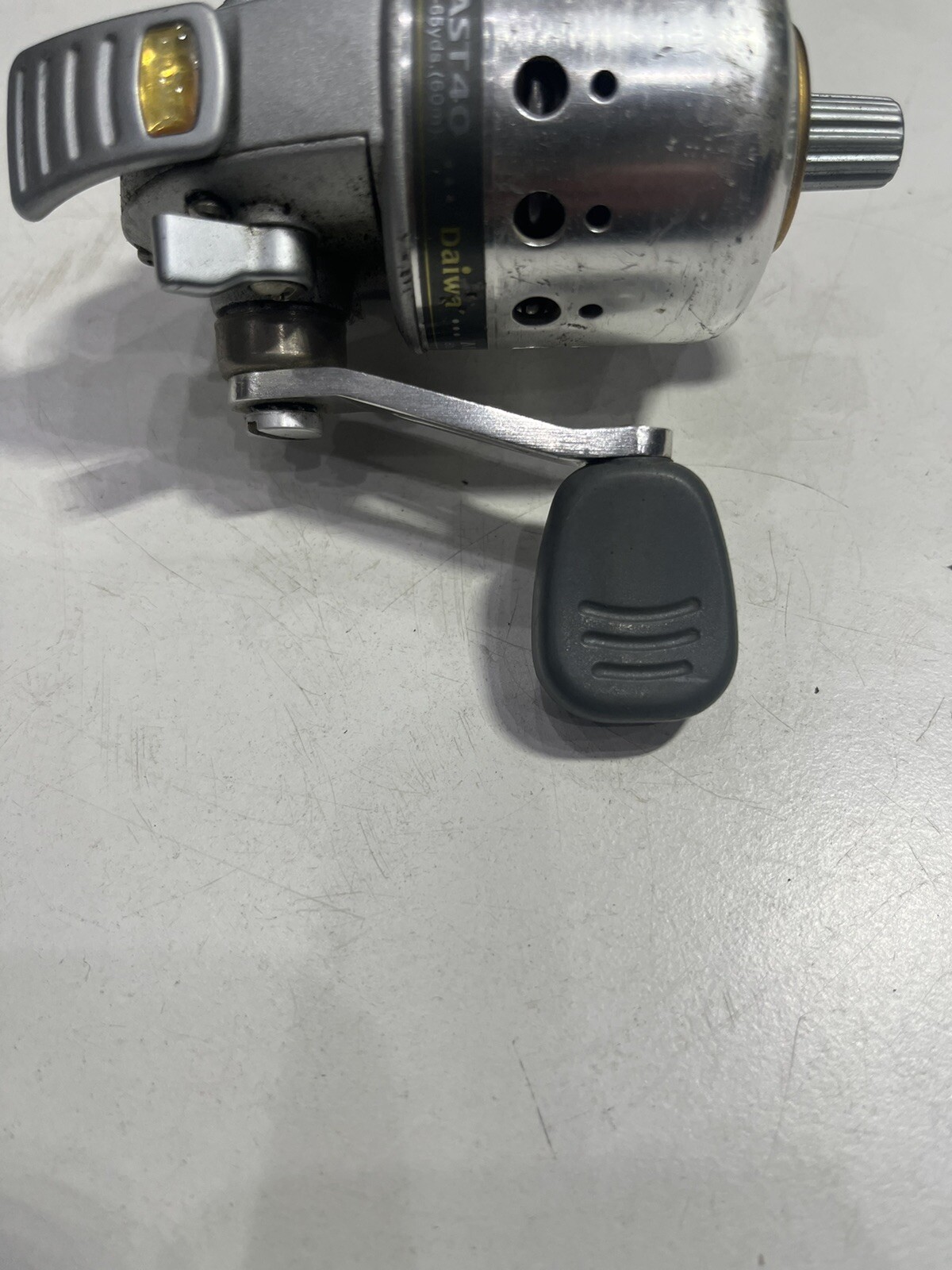 Daiwa Minicast MC40 4.1:1 Gear Ratio BU Bearings 16.10″ Retrieve Rate Right Hand